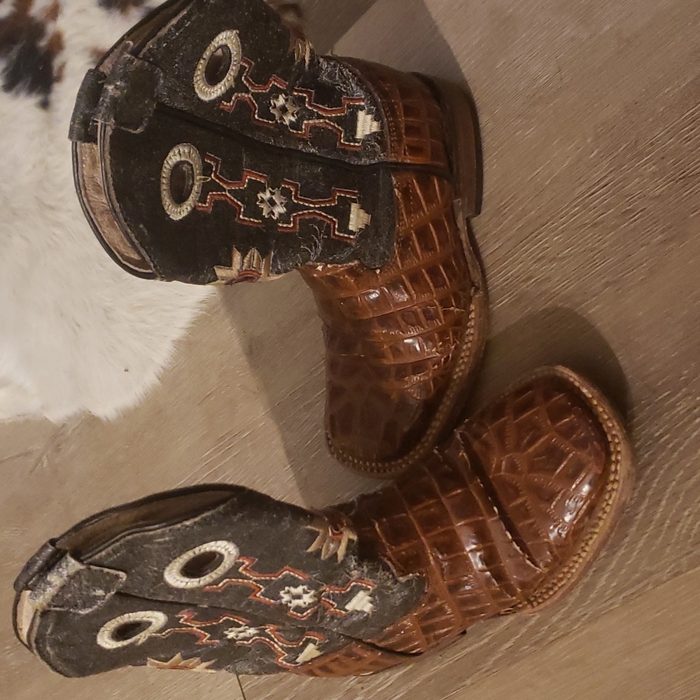 Toddler boots 👢